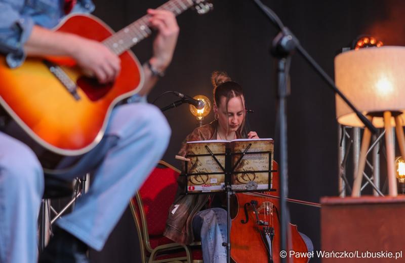 Koncert Ani Karwan podczas otwarcia V Festiwalu Otwartych Piwnic i Winnic w Zielonej Górze