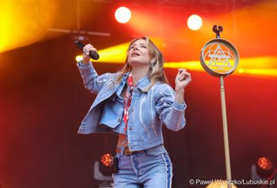 Koncert Ani Karwan podczas otwarcia V Festiwalu Otwartych Piwnic i Winnic w Zielonej Górze