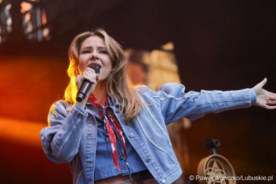 Koncert Ani Karwan podczas otwarcia V Festiwalu Otwartych Piwnic i Winnic w Zielonej Górze