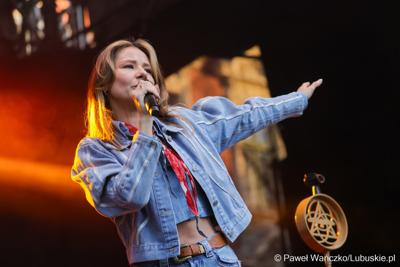 Koncert Ani Karwan podczas otwarcia V Festiwalu Otwartych Piwnic i Winnic w Zielonej Górze