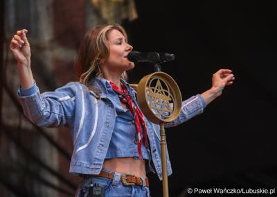 Koncert Ani Karwan podczas otwarcia V Festiwalu Otwartych Piwnic i Winnic w Zielonej Górze