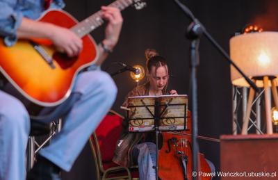 Koncert Ani Karwan podczas otwarcia V Festiwalu Otwartych Piwnic i Winnic w Zielonej Górze