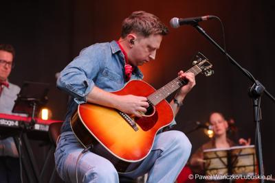Koncert Ani Karwan podczas otwarcia V Festiwalu Otwartych Piwnic i Winnic w Zielonej Górze