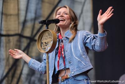 Koncert Ani Karwan podczas otwarcia V Festiwalu Otwartych Piwnic i Winnic w Zielonej Górze