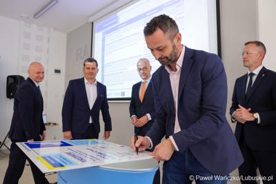 5 maja 2025 r. w Dobiegniewie podpisano porozumienie z samorządami tworzącymi Partnerstwo Północ Województwa Lubuskiego Zawsze Razem