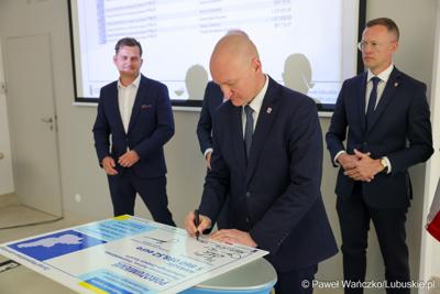 5 maja 2025 r. w Dobiegniewie podpisano porozumienie z samorządami tworzącymi Partnerstwo Północ Województwa Lubuskiego Zawsze Razem