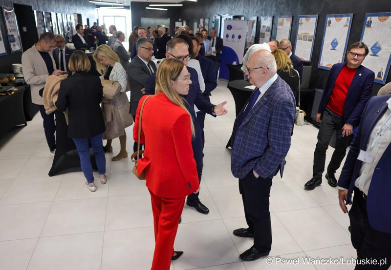 6 maja 2025 r. w Parku Technologii Kosmicznych w Zielonej Górze-Nowym Kisielinie został powołany do życia Zielonogórski Integrator Biznesowy – platforma współpracy między miastem a przedsiębiorcami i środowiskiem naukowym.