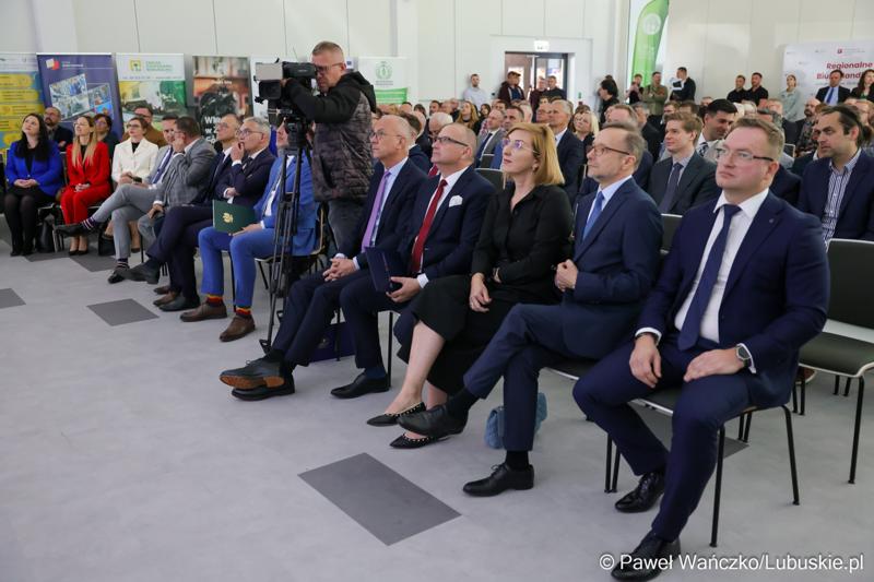 6 maja 2025 r. w Parku Technologii Kosmicznych w Zielonej Górze-Nowym Kisielinie został powołany do życia Zielonogórski Integrator Biznesowy – platforma współpracy między miastem a przedsiębiorcami i środowiskiem naukowym.
