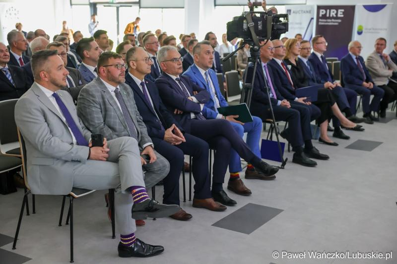 6 maja 2025 r. w Parku Technologii Kosmicznych w Zielonej Górze-Nowym Kisielinie został powołany do życia Zielonogórski Integrator Biznesowy – platforma współpracy między miastem a przedsiębiorcami i środowiskiem naukowym.