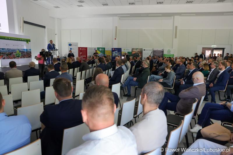 6 maja 2025 r. w Parku Technologii Kosmicznych w Zielonej Górze-Nowym Kisielinie został powołany do życia Zielonogórski Integrator Biznesowy – platforma współpracy między miastem a przedsiębiorcami i środowiskiem naukowym.