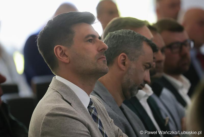 6 maja 2025 r. w Parku Technologii Kosmicznych w Zielonej Górze-Nowym Kisielinie został powołany do życia Zielonogórski Integrator Biznesowy – platforma współpracy między miastem a przedsiębiorcami i środowiskiem naukowym.