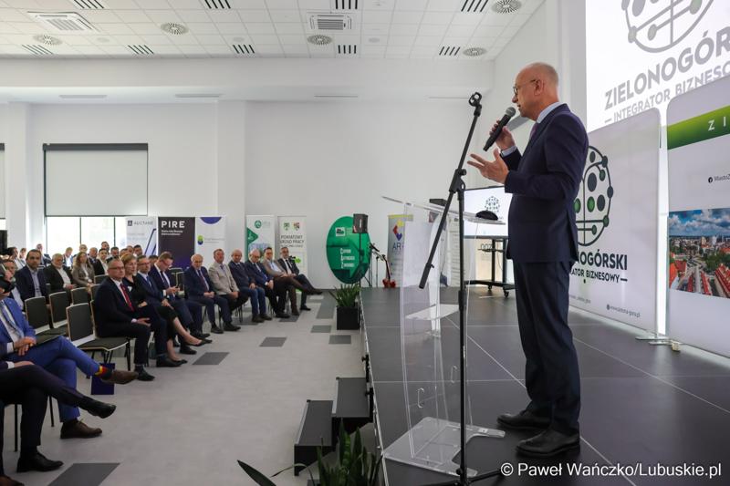 6 maja 2025 r. w Parku Technologii Kosmicznych w Zielonej Górze-Nowym Kisielinie został powołany do życia Zielonogórski Integrator Biznesowy – platforma współpracy między miastem a przedsiębiorcami i środowiskiem naukowym.