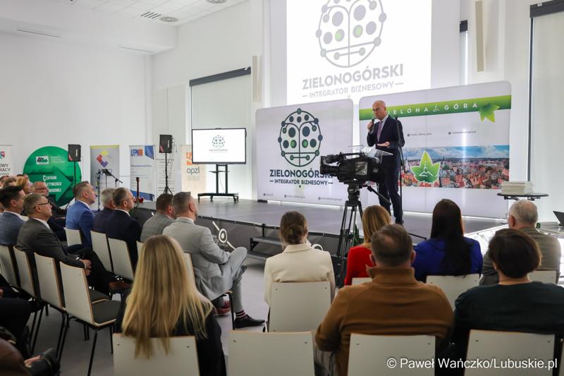 6 maja 2025 r. w Parku Technologii Kosmicznych w Zielonej Górze-Nowym Kisielinie został powołany do życia Zielonogórski Integrator Biznesowy – platforma współpracy między miastem a przedsiębiorcami i środowiskiem naukowym.