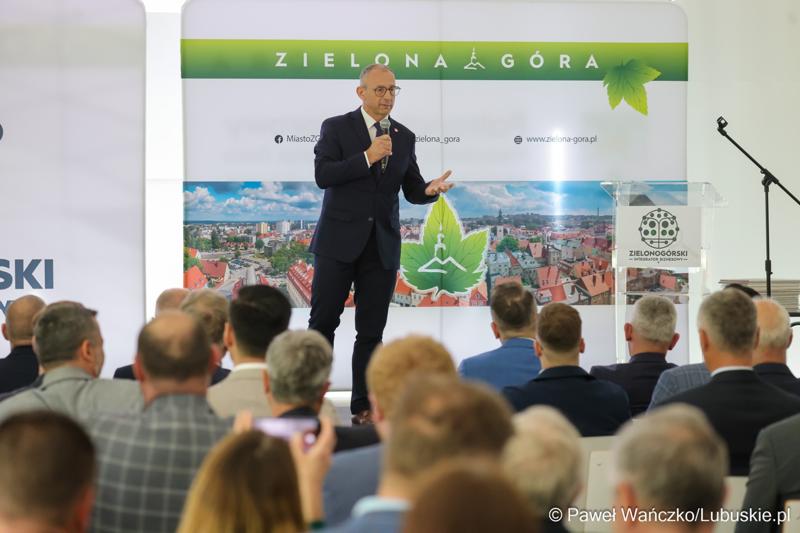 6 maja 2025 r. w Parku Technologii Kosmicznych w Zielonej Górze-Nowym Kisielinie został powołany do życia Zielonogórski Integrator Biznesowy – platforma współpracy między miastem a przedsiębiorcami i środowiskiem naukowym.