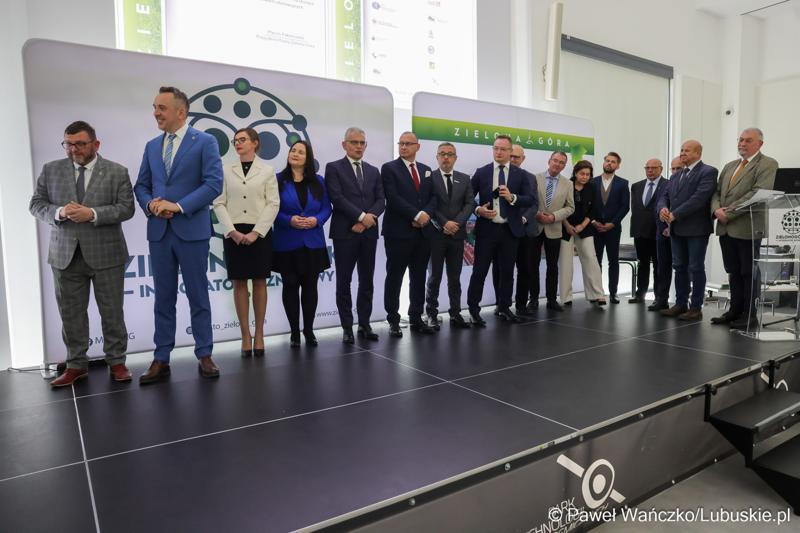 6 maja 2025 r. w Parku Technologii Kosmicznych w Zielonej Górze-Nowym Kisielinie został powołany do życia Zielonogórski Integrator Biznesowy – platforma współpracy między miastem a przedsiębiorcami i środowiskiem naukowym.