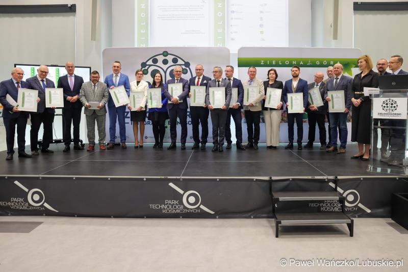 6 maja 2025 r. w Parku Technologii Kosmicznych w Zielonej Górze-Nowym Kisielinie został powołany do życia Zielonogórski Integrator Biznesowy – platforma współpracy między miastem a przedsiębiorcami i środowiskiem naukowym.