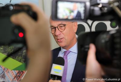 6 maja 2025 r. w Parku Technologii Kosmicznych w Zielonej Górze-Nowym Kisielinie został powołany do życia Zielonogórski Integrator Biznesowy – platforma współpracy między miastem a przedsiębiorcami i środowiskiem naukowym.
