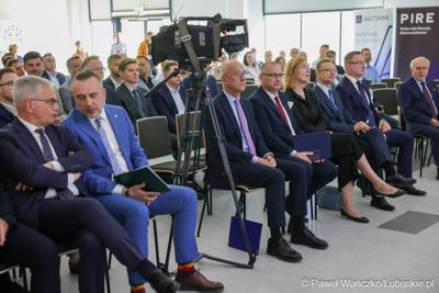 6 maja 2025 r. w Parku Technologii Kosmicznych w Zielonej Górze-Nowym Kisielinie został powołany do życia Zielonogórski Integrator Biznesowy – platforma współpracy między miastem a przedsiębiorcami i środowiskiem naukowym.
