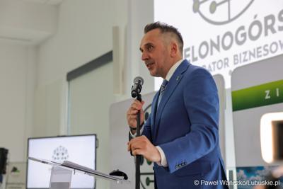 6 maja 2025 r. w Parku Technologii Kosmicznych w Zielonej Górze-Nowym Kisielinie został powołany do życia Zielonogórski Integrator Biznesowy – platforma współpracy między miastem a przedsiębiorcami i środowiskiem naukowym.

