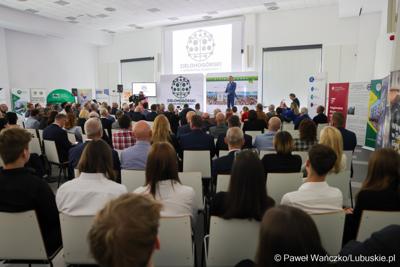 6 maja 2025 r. w Parku Technologii Kosmicznych w Zielonej Górze-Nowym Kisielinie został powołany do życia Zielonogórski Integrator Biznesowy – platforma współpracy między miastem a przedsiębiorcami i środowiskiem naukowym.
