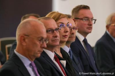 6 maja 2025 r. w Parku Technologii Kosmicznych w Zielonej Górze-Nowym Kisielinie został powołany do życia Zielonogórski Integrator Biznesowy – platforma współpracy między miastem a przedsiębiorcami i środowiskiem naukowym.
