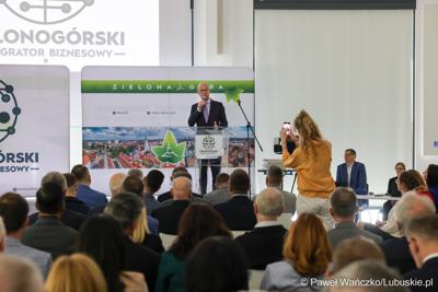 6 maja 2025 r. w Parku Technologii Kosmicznych w Zielonej Górze-Nowym Kisielinie został powołany do życia Zielonogórski Integrator Biznesowy – platforma współpracy między miastem a przedsiębiorcami i środowiskiem naukowym.
