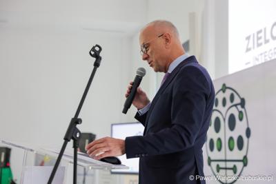 6 maja 2025 r. w Parku Technologii Kosmicznych w Zielonej Górze-Nowym Kisielinie został powołany do życia Zielonogórski Integrator Biznesowy – platforma współpracy między miastem a przedsiębiorcami i środowiskiem naukowym.
