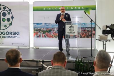 6 maja 2025 r. w Parku Technologii Kosmicznych w Zielonej Górze-Nowym Kisielinie został powołany do życia Zielonogórski Integrator Biznesowy – platforma współpracy między miastem a przedsiębiorcami i środowiskiem naukowym.
