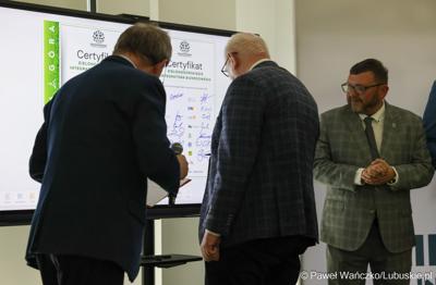 6 maja 2025 r. w Parku Technologii Kosmicznych w Zielonej Górze-Nowym Kisielinie został powołany do życia Zielonogórski Integrator Biznesowy – platforma współpracy między miastem a przedsiębiorcami i środowiskiem naukowym.
