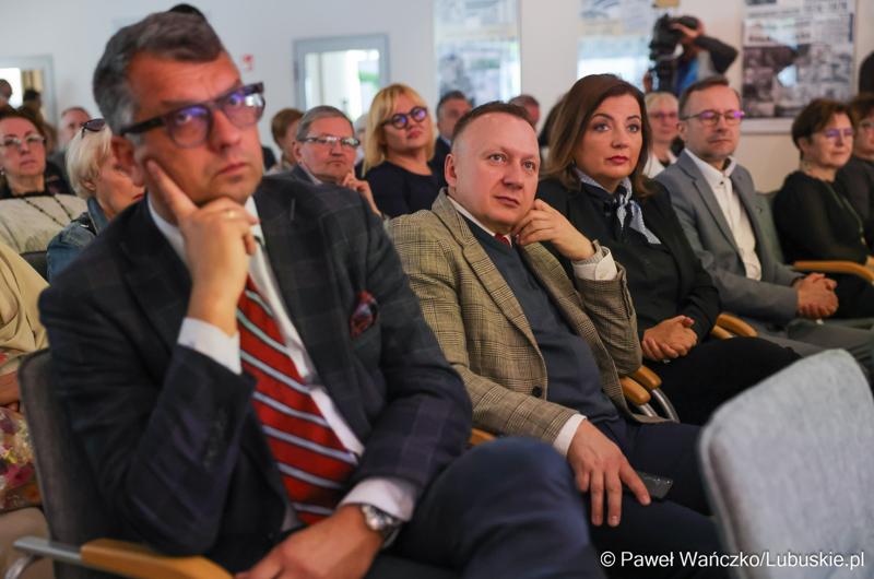 7 maja 2025 r., rok po objęciu stanowiska prezydenta Zielonej Góry, Marcin Pabierowski przedstawił informacje nt. realizacji planów związanych z miastem. W wydarzeniu uczestniczyli wicemarszałkowie województwa – Sebastian Ciemnoczołowski i Grzegorz Potęga.