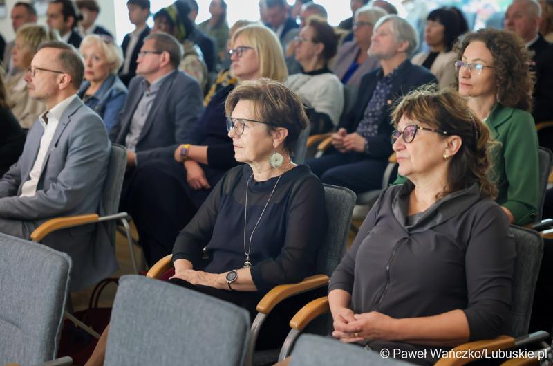 7 maja 2025 r., rok po objęciu stanowiska prezydenta Zielonej Góry, Marcin Pabierowski przedstawił informacje nt. realizacji planów związanych z miastem. W wydarzeniu uczestniczyli wicemarszałkowie województwa – Sebastian Ciemnoczołowski i Grzegorz Potęga.