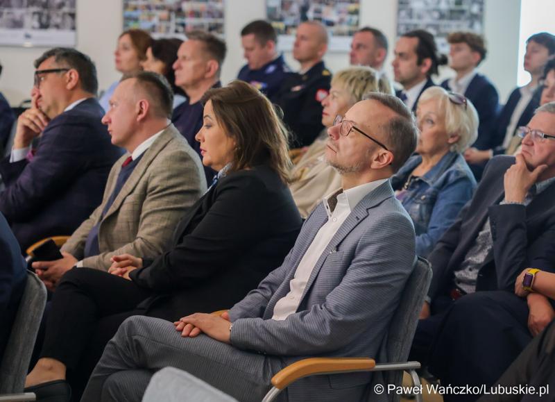 7 maja 2025 r., rok po objęciu stanowiska prezydenta Zielonej Góry, Marcin Pabierowski przedstawił informacje nt. realizacji planów związanych z miastem. W wydarzeniu uczestniczyli wicemarszałkowie województwa – Sebastian Ciemnoczołowski i Grzegorz Potęga.