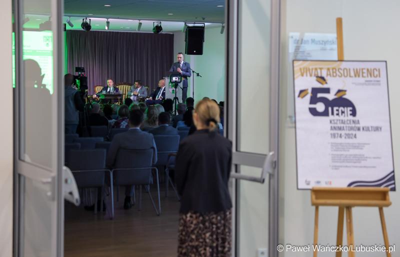 7 maja 2025 r., rok po objęciu stanowiska prezydenta Zielonej Góry, Marcin Pabierowski przedstawił informacje nt. realizacji planów związanych z miastem. W wydarzeniu uczestniczyli wicemarszałkowie województwa – Sebastian Ciemnoczołowski i Grzegorz Potęga.