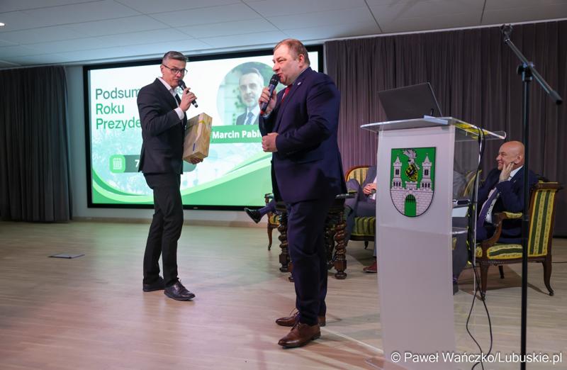 7 maja 2025 r., rok po objęciu stanowiska prezydenta Zielonej Góry, Marcin Pabierowski przedstawił informacje nt. realizacji planów związanych z miastem. W wydarzeniu uczestniczyli wicemarszałkowie województwa – Sebastian Ciemnoczołowski i Grzegorz Potęga.