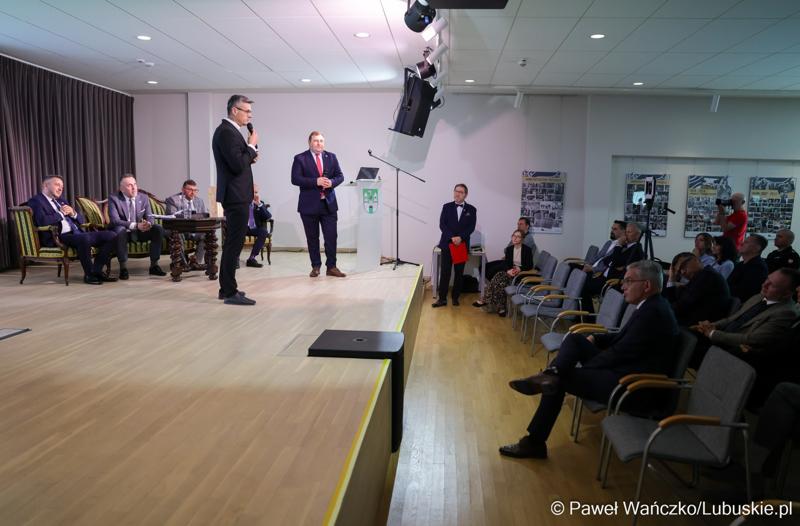 7 maja 2025 r., rok po objęciu stanowiska prezydenta Zielonej Góry, Marcin Pabierowski przedstawił informacje nt. realizacji planów związanych z miastem. W wydarzeniu uczestniczyli wicemarszałkowie województwa – Sebastian Ciemnoczołowski i Grzegorz Potęga.