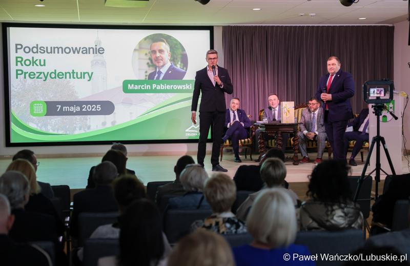 7 maja 2025 r., rok po objęciu stanowiska prezydenta Zielonej Góry, Marcin Pabierowski przedstawił informacje nt. realizacji planów związanych z miastem. W wydarzeniu uczestniczyli wicemarszałkowie województwa – Sebastian Ciemnoczołowski i Grzegorz Potęga.