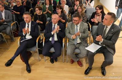 7 maja 2025 r., rok po objęciu stanowiska prezydenta Zielonej Góry, Marcin Pabierowski przedstawił informacje nt. realizacji planów związanych z miastem. W wydarzeniu uczestniczyli wicemarszałkowie województwa – Sebastian Ciemnoczołowski i Grzegorz Potęga.
