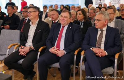 7 maja 2025 r., rok po objęciu stanowiska prezydenta Zielonej Góry, Marcin Pabierowski przedstawił informacje nt. realizacji planów związanych z miastem. W wydarzeniu uczestniczyli wicemarszałkowie województwa – Sebastian Ciemnoczołowski i Grzegorz Potęga.
