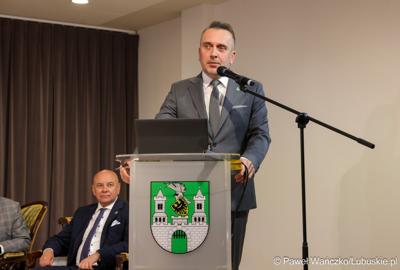 7 maja 2025 r., rok po objęciu stanowiska prezydenta Zielonej Góry, Marcin Pabierowski przedstawił informacje nt. realizacji planów związanych z miastem. W wydarzeniu uczestniczyli wicemarszałkowie województwa – Sebastian Ciemnoczołowski i Grzegorz Potęga.
