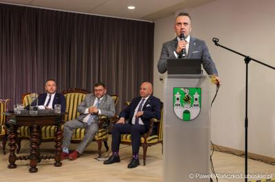 7 maja 2025 r., rok po objęciu stanowiska prezydenta Zielonej Góry, Marcin Pabierowski przedstawił informacje nt. realizacji planów związanych z miastem. W wydarzeniu uczestniczyli wicemarszałkowie województwa – Sebastian Ciemnoczołowski i Grzegorz Potęga.
