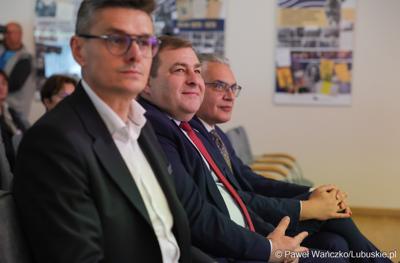 7 maja 2025 r., rok po objęciu stanowiska prezydenta Zielonej Góry, Marcin Pabierowski przedstawił informacje nt. realizacji planów związanych z miastem. W wydarzeniu uczestniczyli wicemarszałkowie województwa – Sebastian Ciemnoczołowski i Grzegorz Potęga.
