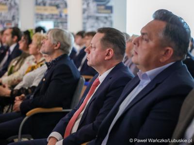 7 maja 2025 r., rok po objęciu stanowiska prezydenta Zielonej Góry, Marcin Pabierowski przedstawił informacje nt. realizacji planów związanych z miastem. W wydarzeniu uczestniczyli wicemarszałkowie województwa – Sebastian Ciemnoczołowski i Grzegorz Potęga.
