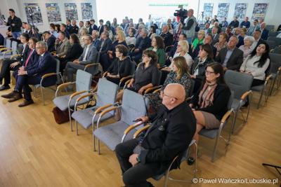 7 maja 2025 r., rok po objęciu stanowiska prezydenta Zielonej Góry, Marcin Pabierowski przedstawił informacje nt. realizacji planów związanych z miastem. W wydarzeniu uczestniczyli wicemarszałkowie województwa – Sebastian Ciemnoczołowski i Grzegorz Potęga.
