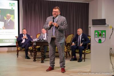 7 maja 2025 r., rok po objęciu stanowiska prezydenta Zielonej Góry, Marcin Pabierowski przedstawił informacje nt. realizacji planów związanych z miastem. W wydarzeniu uczestniczyli wicemarszałkowie województwa – Sebastian Ciemnoczołowski i Grzegorz Potęga.
