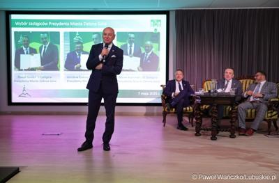 7 maja 2025 r., rok po objęciu stanowiska prezydenta Zielonej Góry, Marcin Pabierowski przedstawił informacje nt. realizacji planów związanych z miastem. W wydarzeniu uczestniczyli wicemarszałkowie województwa – Sebastian Ciemnoczołowski i Grzegorz Potęga.
