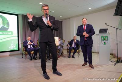 7 maja 2025 r., rok po objęciu stanowiska prezydenta Zielonej Góry, Marcin Pabierowski przedstawił informacje nt. realizacji planów związanych z miastem. W wydarzeniu uczestniczyli wicemarszałkowie województwa – Sebastian Ciemnoczołowski i Grzegorz Potęga.
