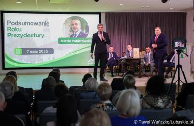 7 maja 2025 r., rok po objęciu stanowiska prezydenta Zielonej Góry, Marcin Pabierowski przedstawił informacje nt. realizacji planów związanych z miastem. W wydarzeniu uczestniczyli wicemarszałkowie województwa – Sebastian Ciemnoczołowski i Grzegorz Potęga.
