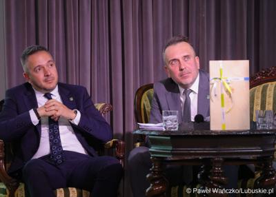 7 maja 2025 r., rok po objęciu stanowiska prezydenta Zielonej Góry, Marcin Pabierowski przedstawił informacje nt. realizacji planów związanych z miastem. W wydarzeniu uczestniczyli wicemarszałkowie województwa – Sebastian Ciemnoczołowski i Grzegorz Potęga.
