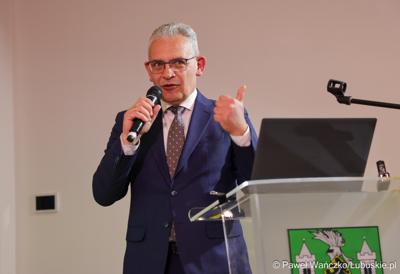7 maja 2025 r., rok po objęciu stanowiska prezydenta Zielonej Góry, Marcin Pabierowski przedstawił informacje nt. realizacji planów związanych z miastem. W wydarzeniu uczestniczyli wicemarszałkowie województwa – Sebastian Ciemnoczołowski i Grzegorz Potęga.
