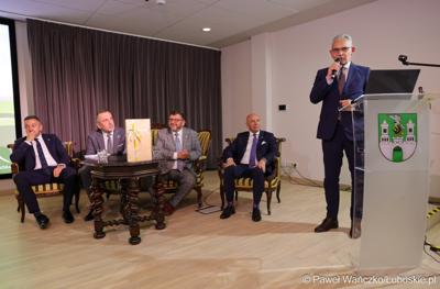7 maja 2025 r., rok po objęciu stanowiska prezydenta Zielonej Góry, Marcin Pabierowski przedstawił informacje nt. realizacji planów związanych z miastem. W wydarzeniu uczestniczyli wicemarszałkowie województwa – Sebastian Ciemnoczołowski i Grzegorz Potęga.
